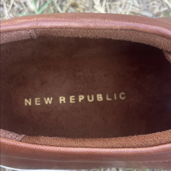 Classic Brown Men's Sneakers - Picture 2 of 3